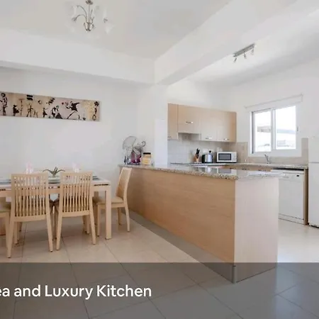 Spacious And Modern 2 Bed In *