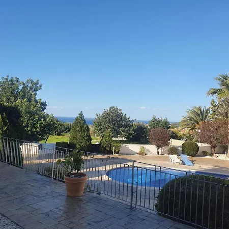Spacious And Modern 2 Bed In Apartament *